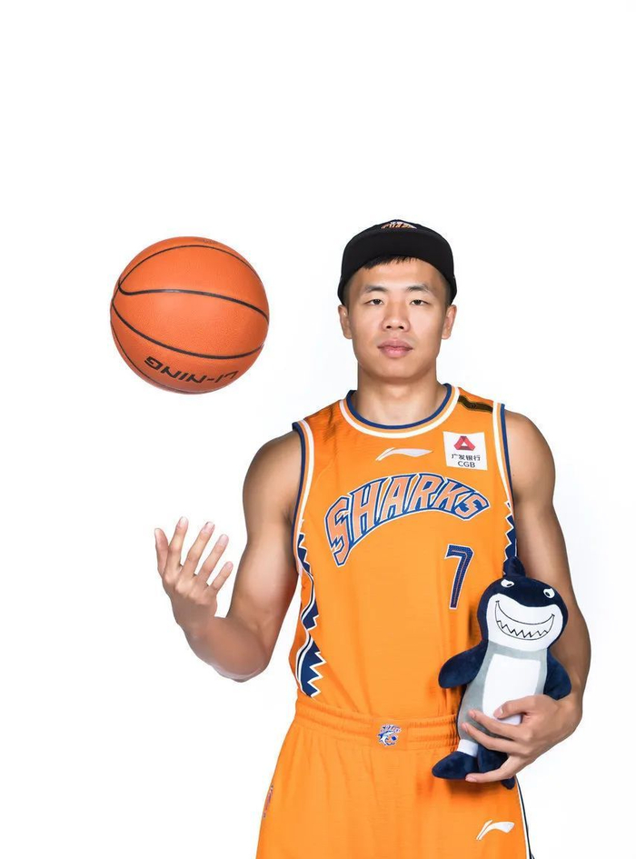 包含从集结日马赛调整名单以备社区盾到纽约尼克斯围绕CBA季后赛复出首秀，达拉斯独行侠围绕NBA季后赛手感冰凉的词条